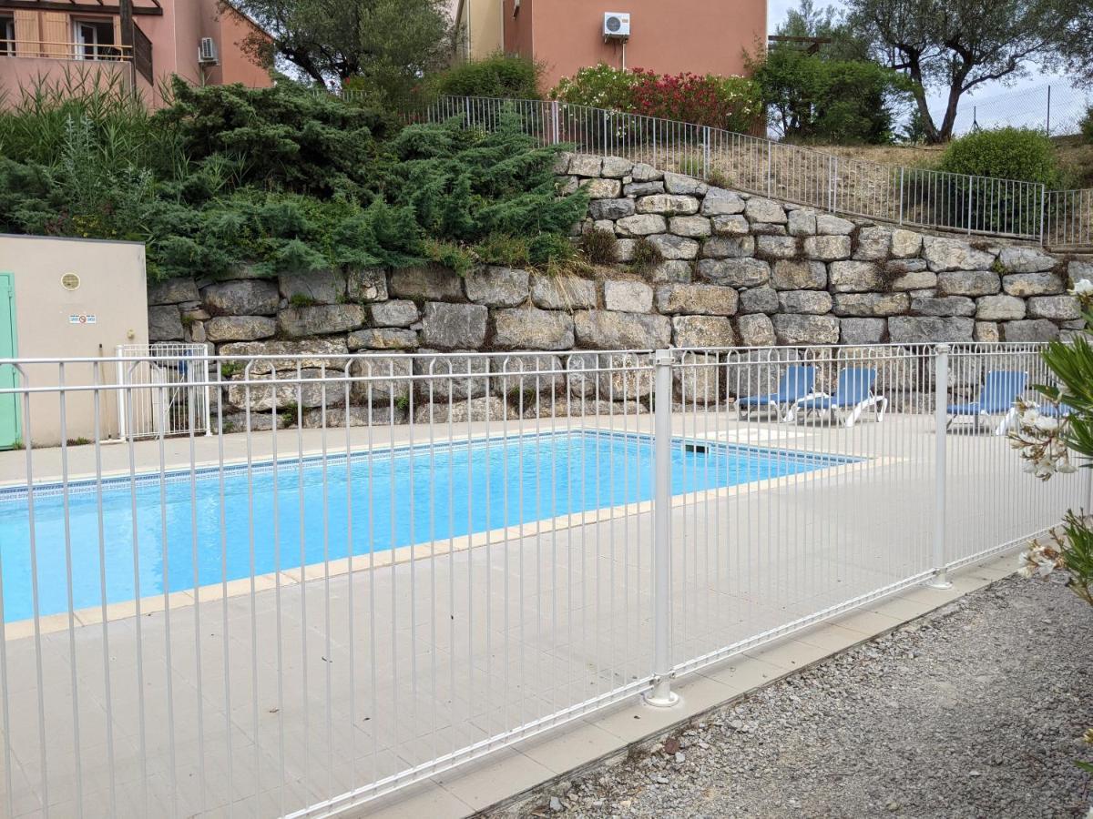 Maisonnette Dans Domaine Avec Piscine A Nyons, Pays Des Olives Exterior foto
