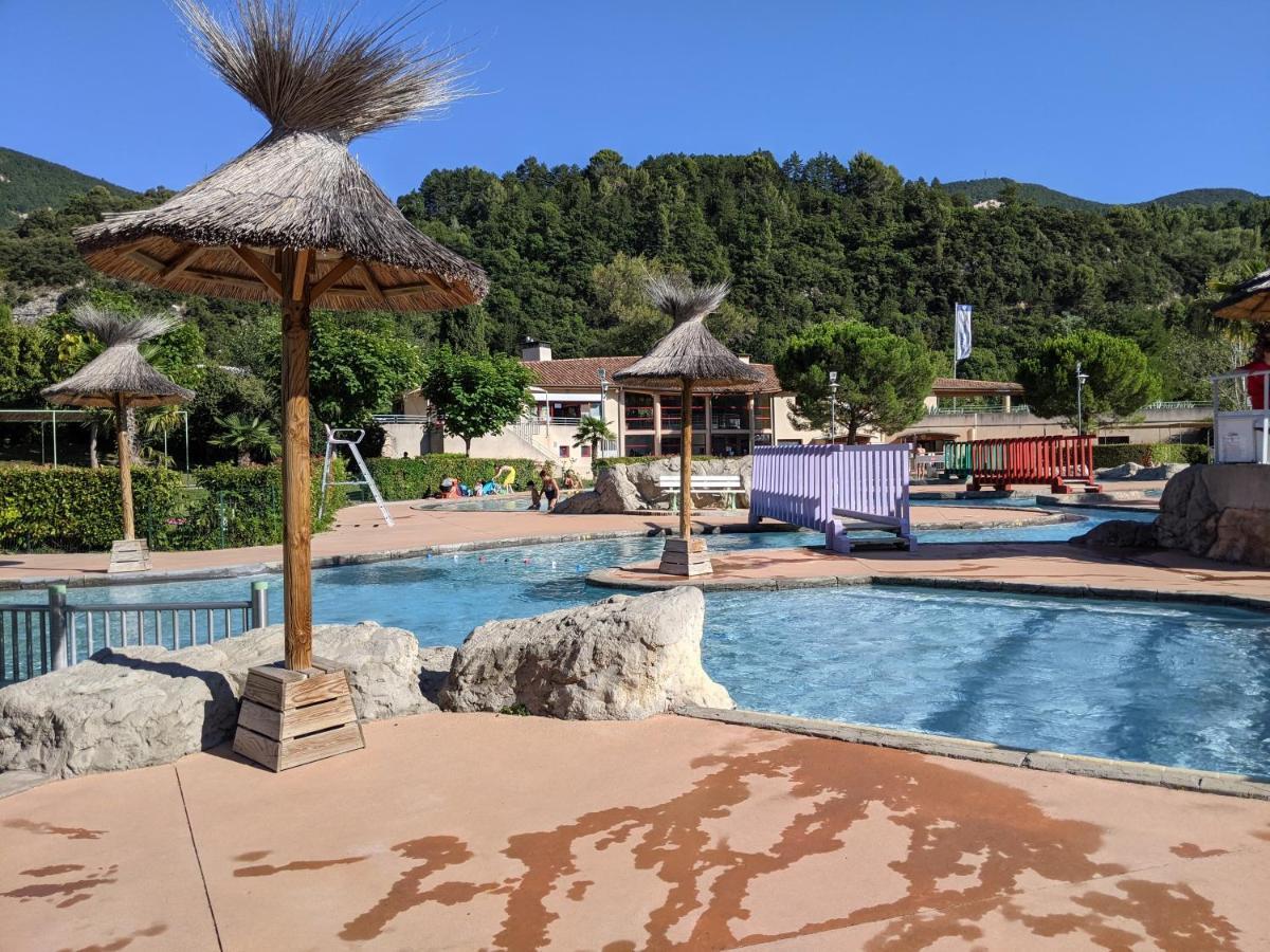 Maisonnette Dans Domaine Avec Piscine A Nyons, Pays Des Olives Exterior foto